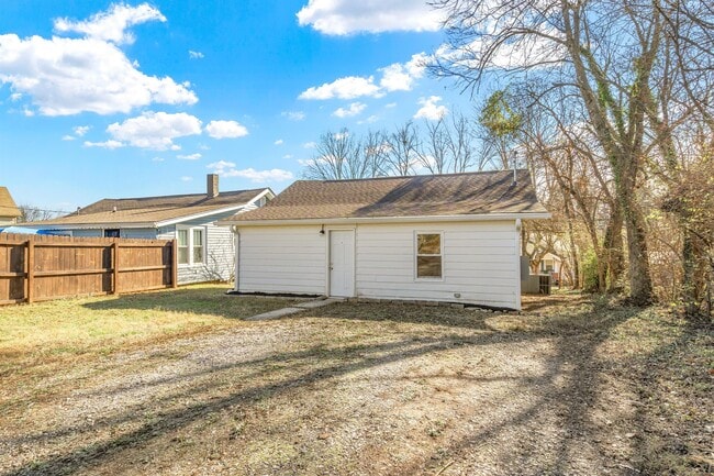 Building Photo - 2325 Cedar Ln