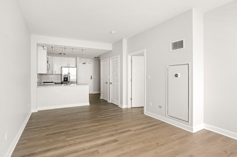 Building Photo - 217 S Halsted St