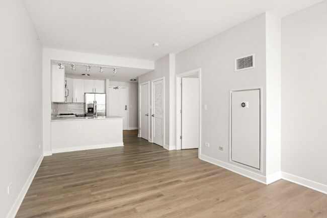 Primary Photo - 217 S Halsted St