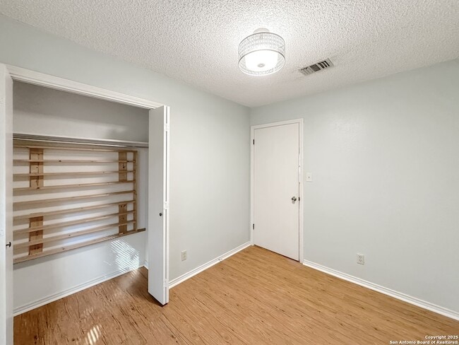 Building Photo - 776 Lookout Dr
