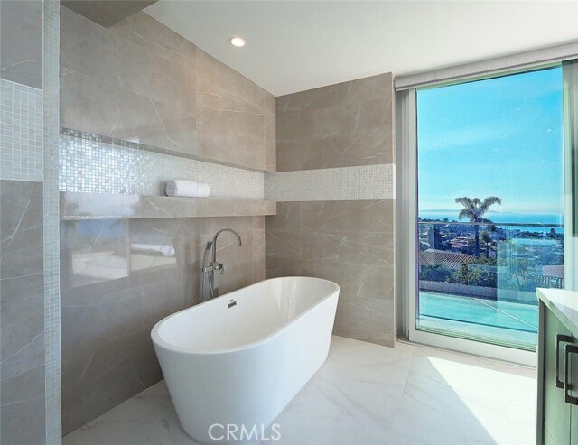 Building Photo - 1356 Vía Romero