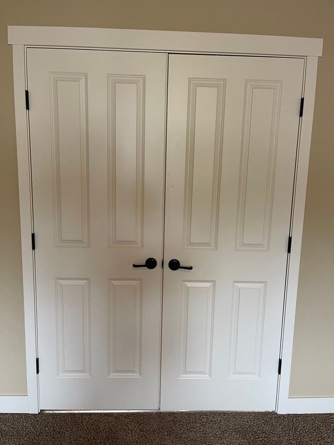 Building Photo - Beautiful 4 Bedroom in a small and exclusive neighborhood