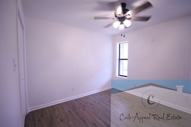 Building Photo - Move in special $500!! Beautifully renovated 1 bed / 1 bath duplex in a great neighborhood!!