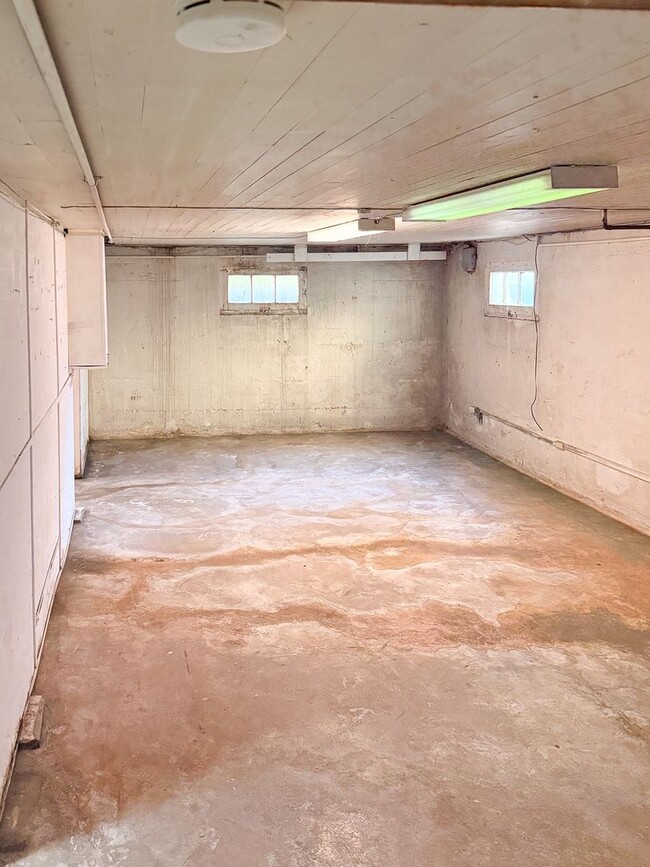 Building Photo - 1945 High St SE