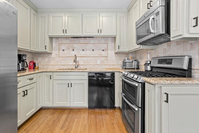 Building Photo - 3233 Greene-3233 Greene-2028