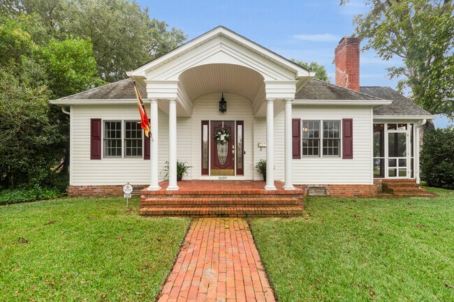 Building Photo - 1609 Lucerne Way