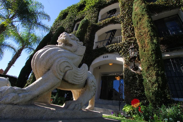 Building Photo - Burnside Villas Apartments...New York Style and Charm...CALL NOW!