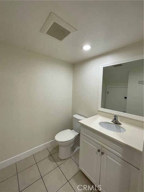 Building Photo - 2641 Santa Ana Ave