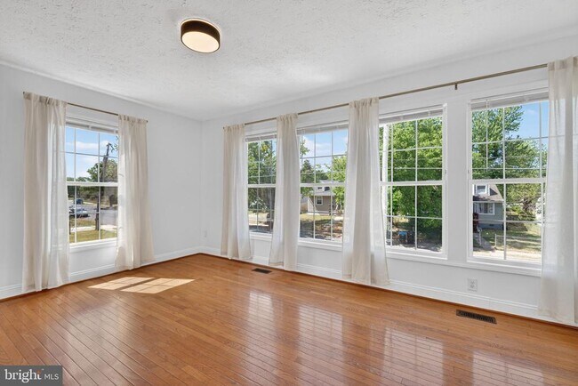 Building Photo - 1609 Airport Ave