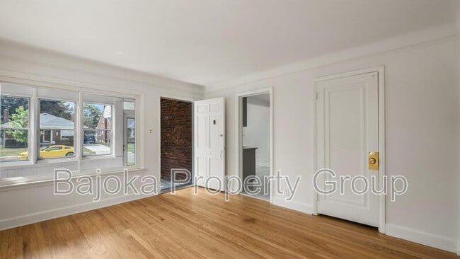 Building Photo - 1074 Moran Ave