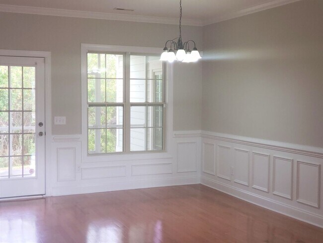 Building Photo - ~ COMPASS POINTE ~