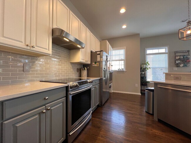 Building Photo - Heart's Desire End Unit Townhome 2700+ SqFt - Lowes Island