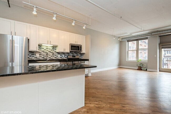 Building Photo - 6 S Laflin St