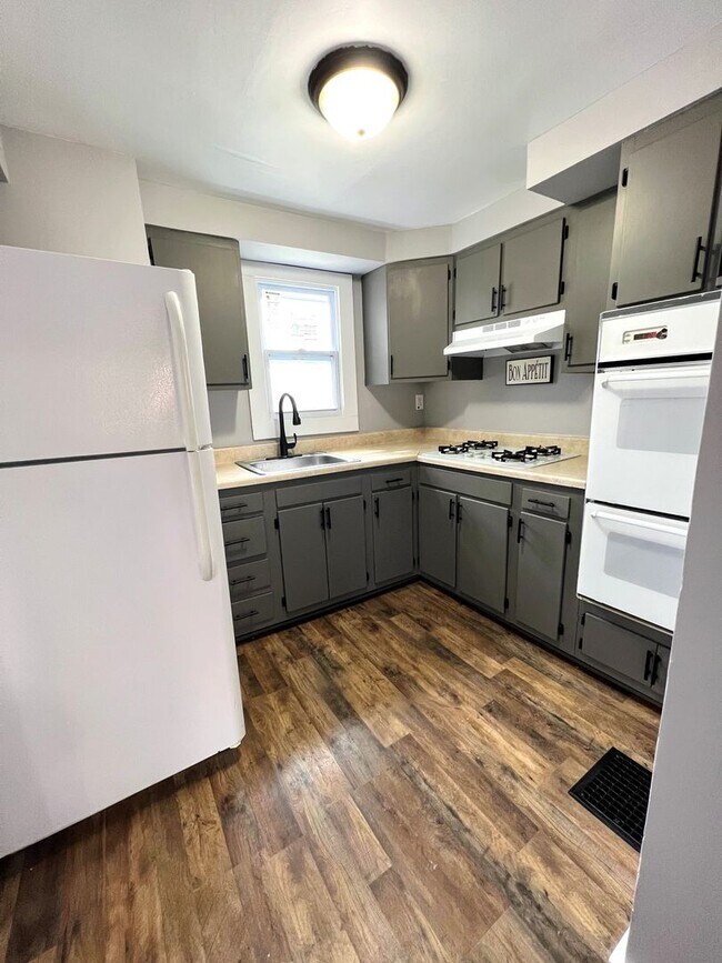 Building Photo - Charming 3 Bed, 1 Bath Home on a Quiet Street in Crafton Heights - Available 7/1!