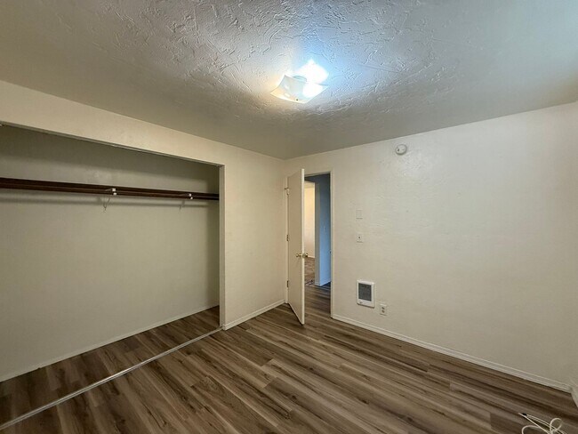 Building Photo - 2112-2