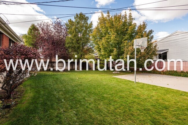 Building Photo - 1737 E Lahar Dr