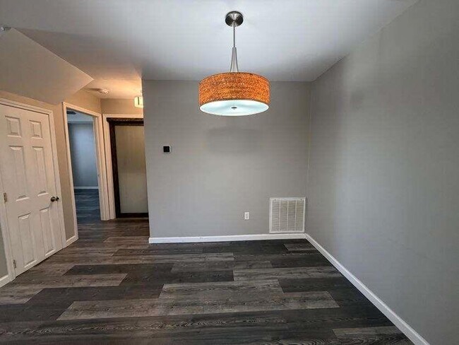 Building Photo - 133 McGill Park Ave NE