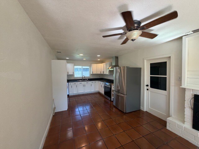 Building Photo - 10861 Live Oak Rd