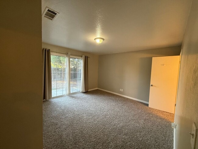 Building Photo - Recently updated single story home in Mode...
