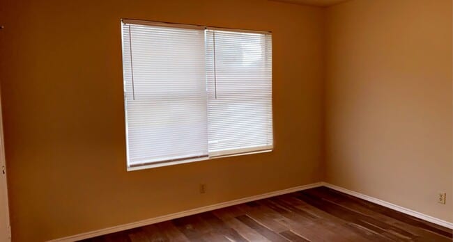 Building Photo - 3329 Country View