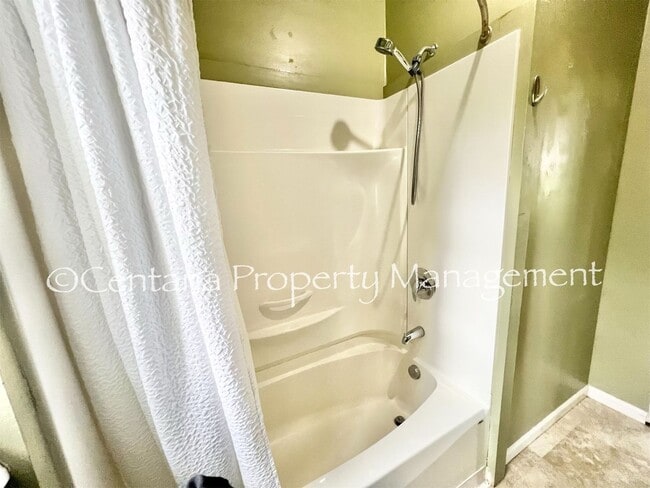 Building Photo - 2 Bedroom 1 Bath walking distance to Montana Tech
