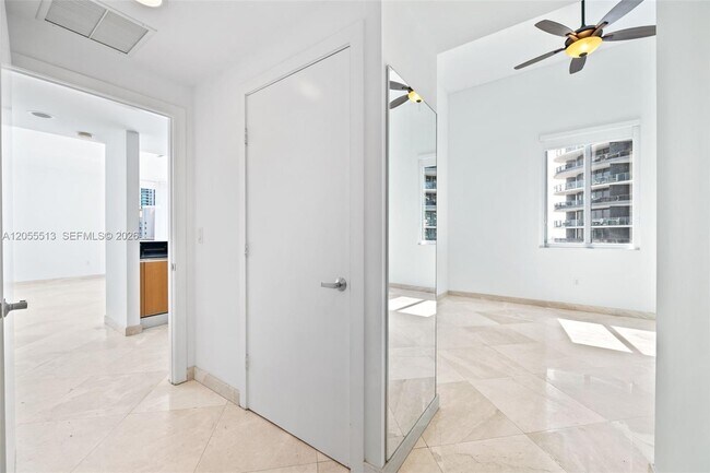 Building Photo - 1050 Brickell Ave
