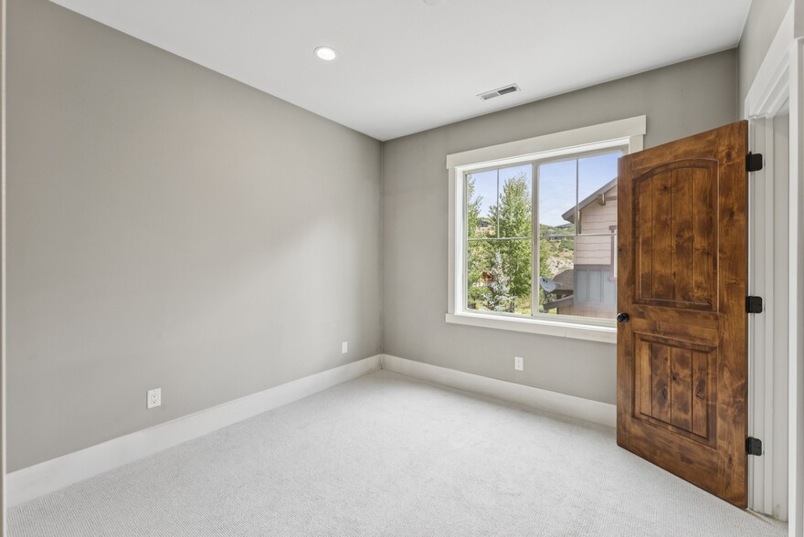 Building Photo - 13331 N Highmark Ct