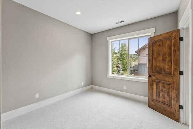 Building Photo - 13331 N Highmark Ct