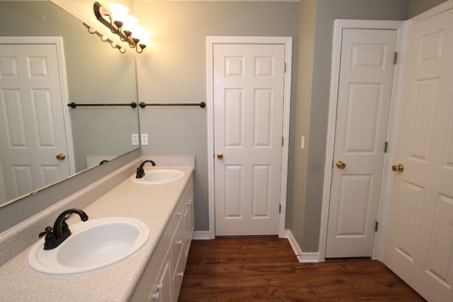 Building Photo - Spacious 3 Bedroom, 2 Bath Brick Home in Southwest Pensacola Near NAS & Beaches