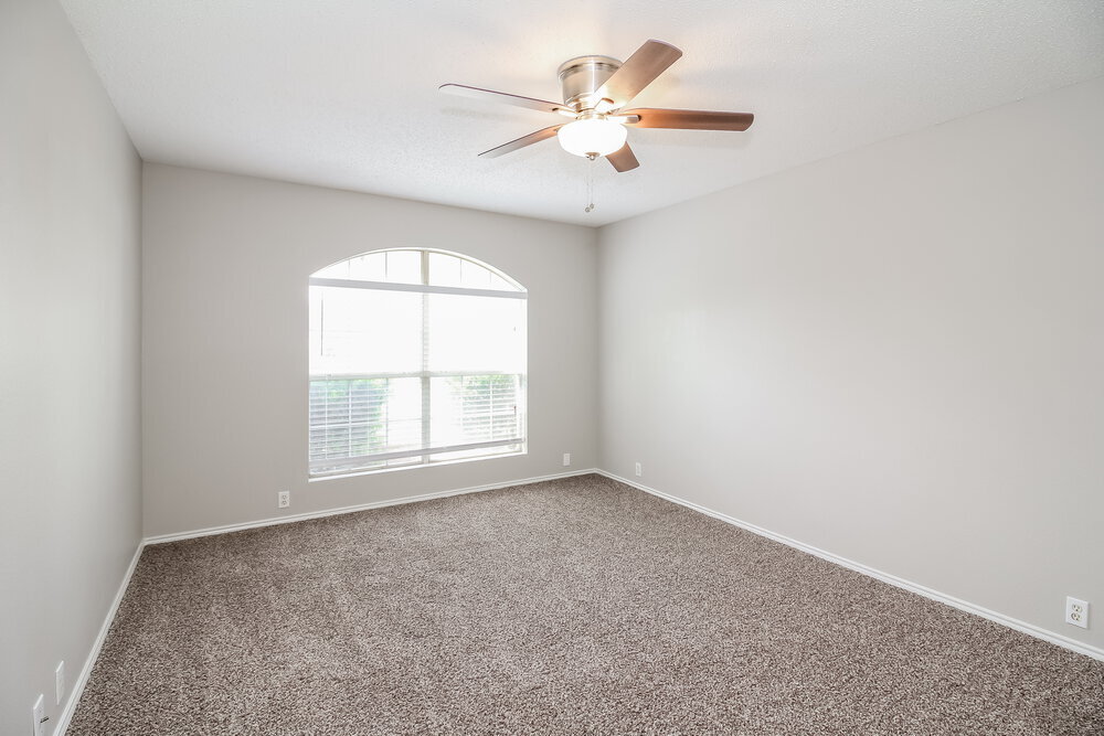 Building Photo - 216 High Pointe Ln