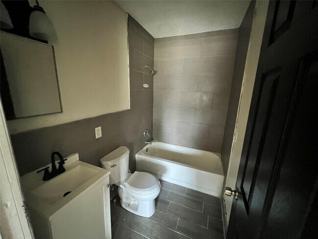 Building Photo - 347 NW 6th St