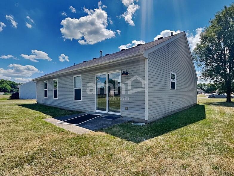 Building Photo - 7150 Country Walk Dr