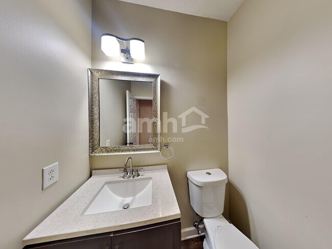 Building Photo - 102 Fairgrove Cir