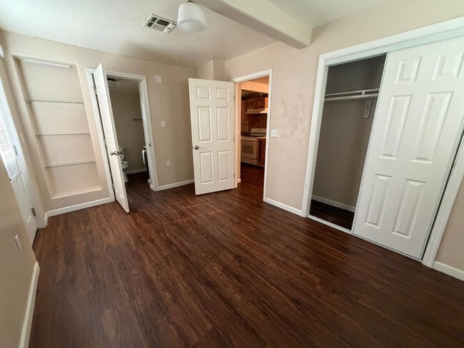 Building Photo - 905 N 2nd St