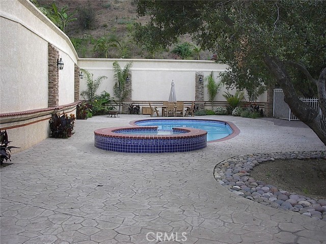 Building Photo - 2124 Glen Ivy Dr