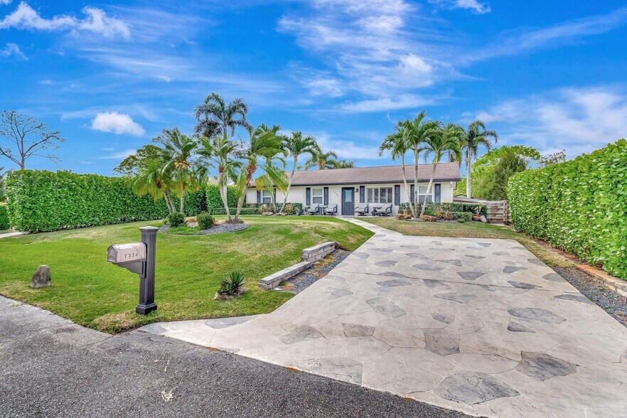 Building Photo - 7334 Overlook Dr