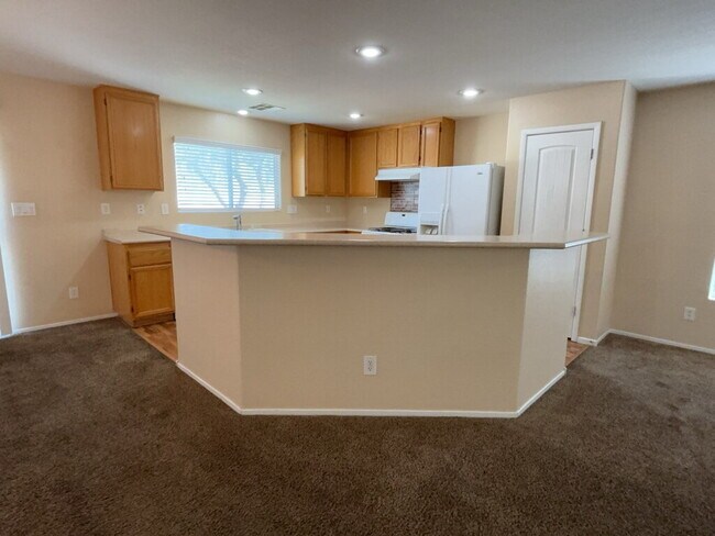 Building Photo - Don't miss out on the amazing views this h...