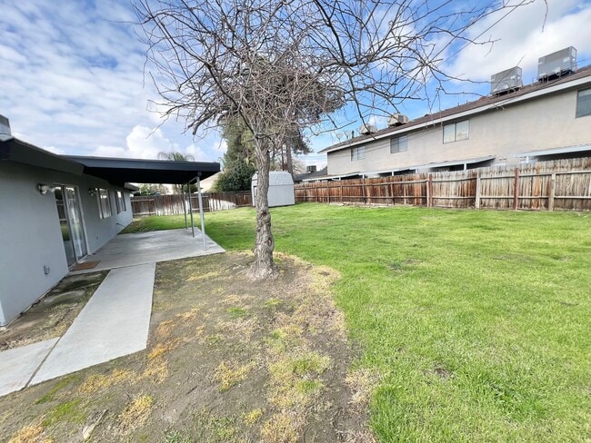 Building Photo - 9420 Max Dr