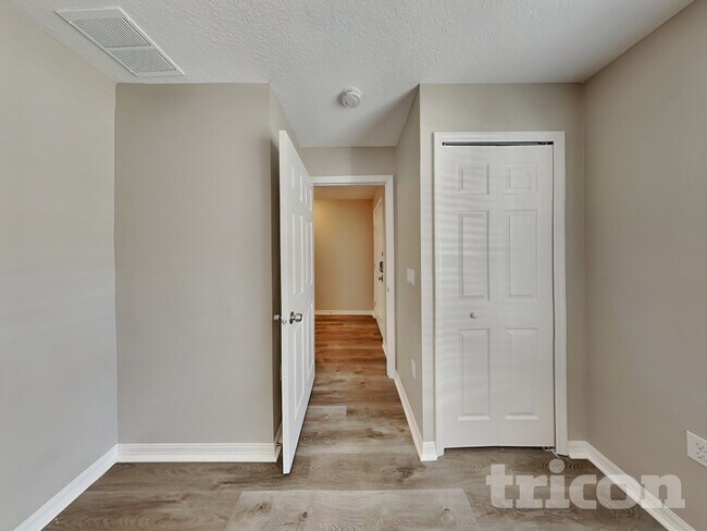 Building Photo - 1532 Wallace Manor Ave