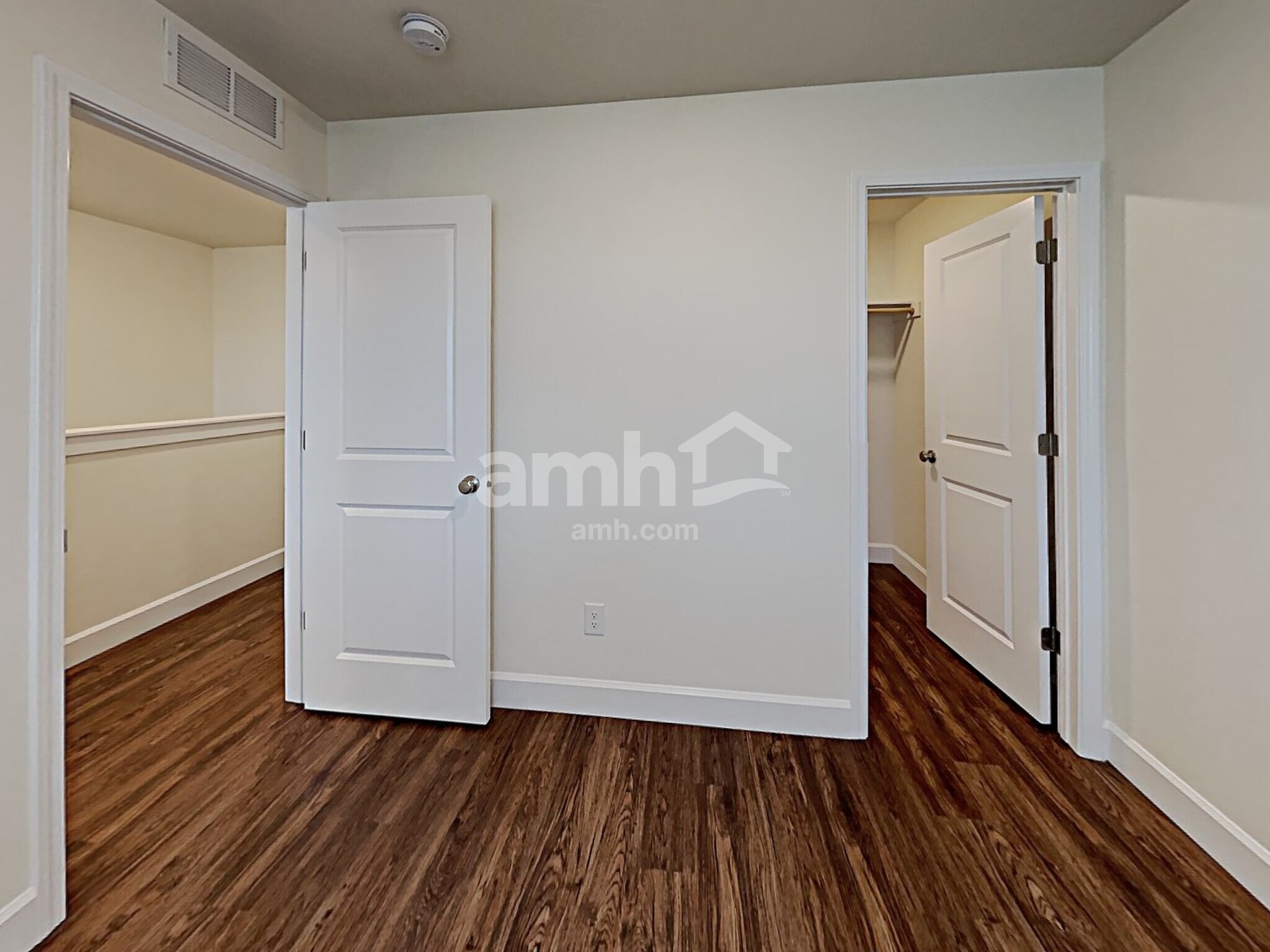 Building Photo - 884 N Garnet Creek Ave