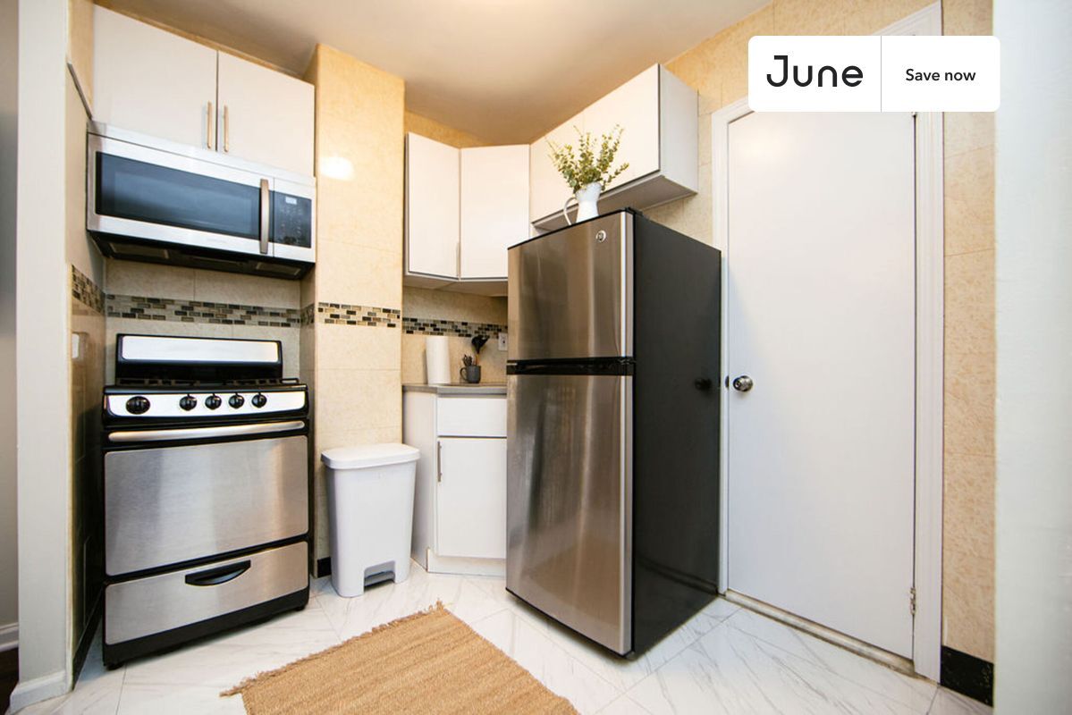 Building Photo - 534 E 14th St