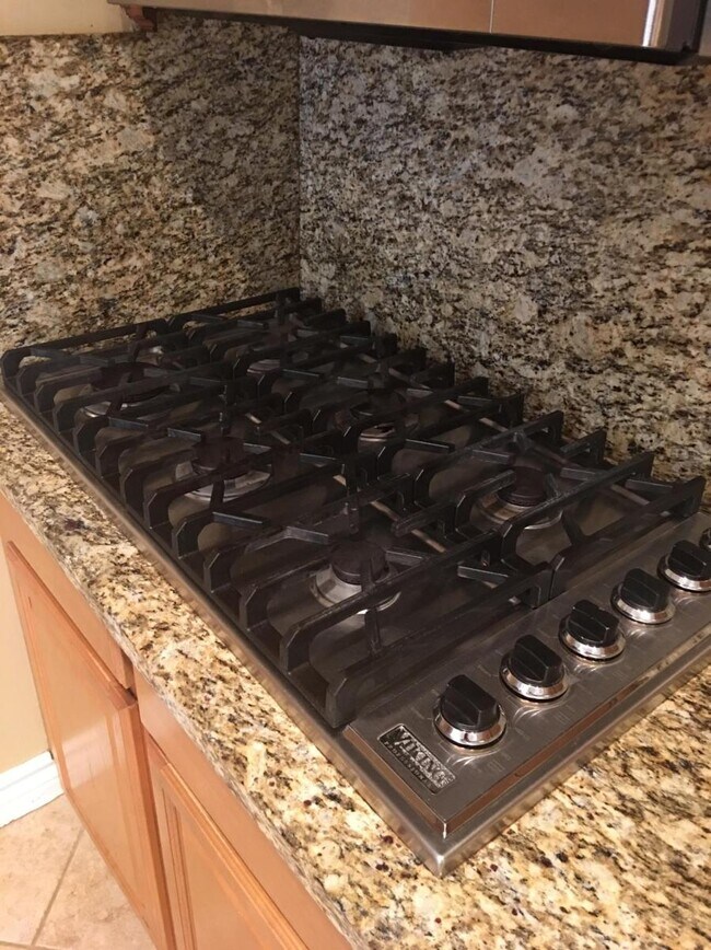 Building Photo - 2022 Plant Ave