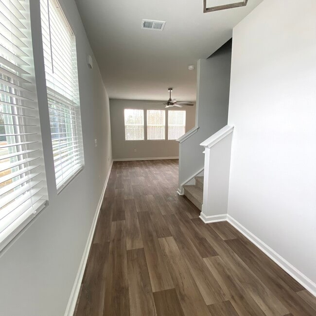 Building Photo - 3336 Mid Summer Ln