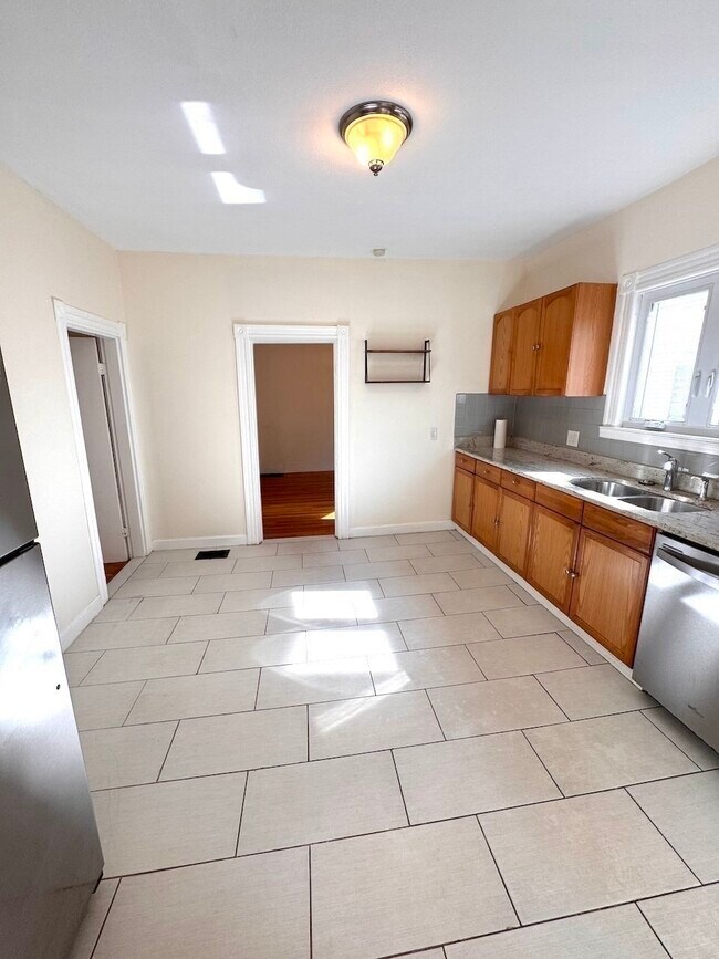 Building Photo - 59 Judson St
