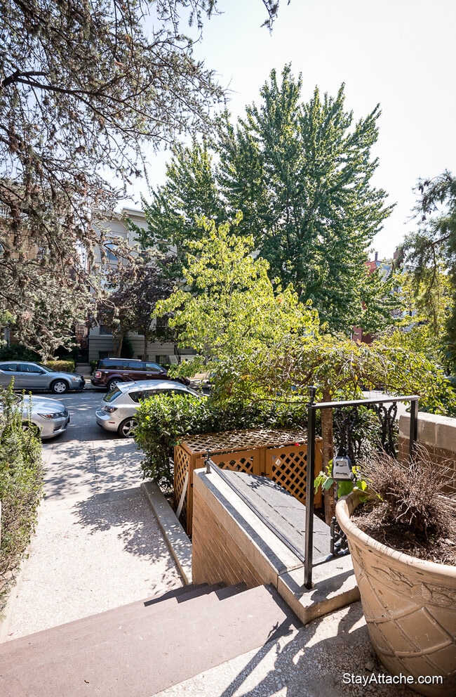 Building Photo - 1724 21st St NW