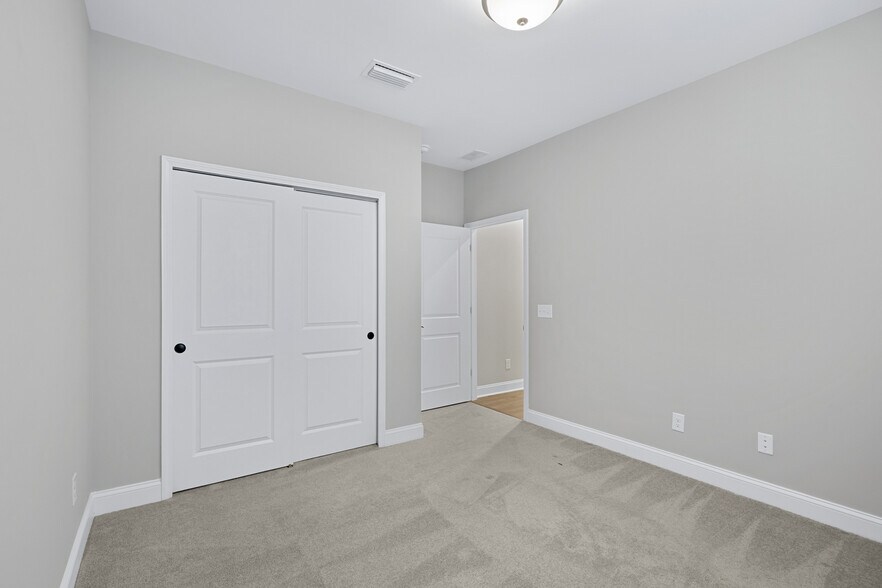 Building Photo - 686 Destiny Dr