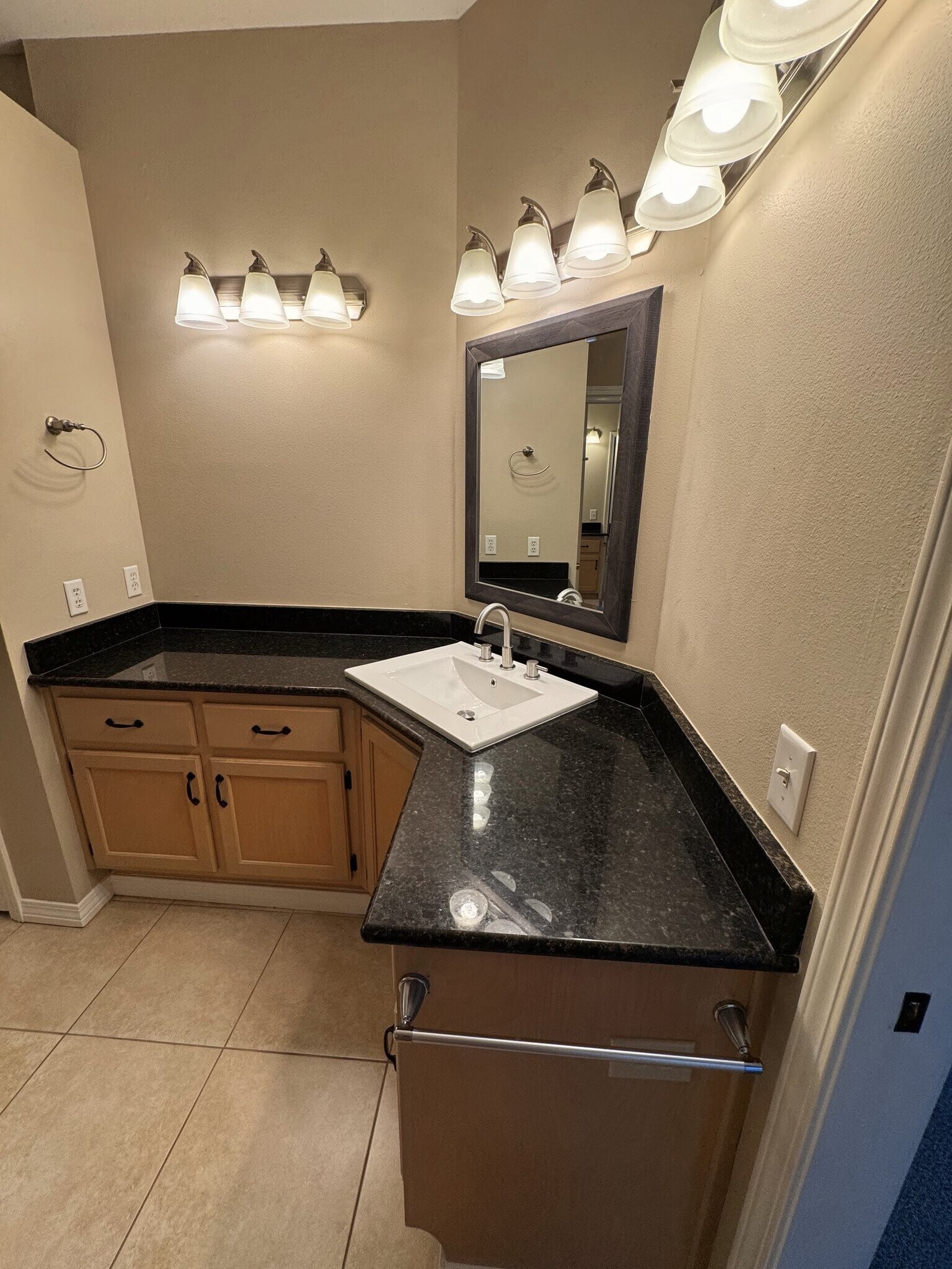 Building Photo - 3201 Kingsmill Dr