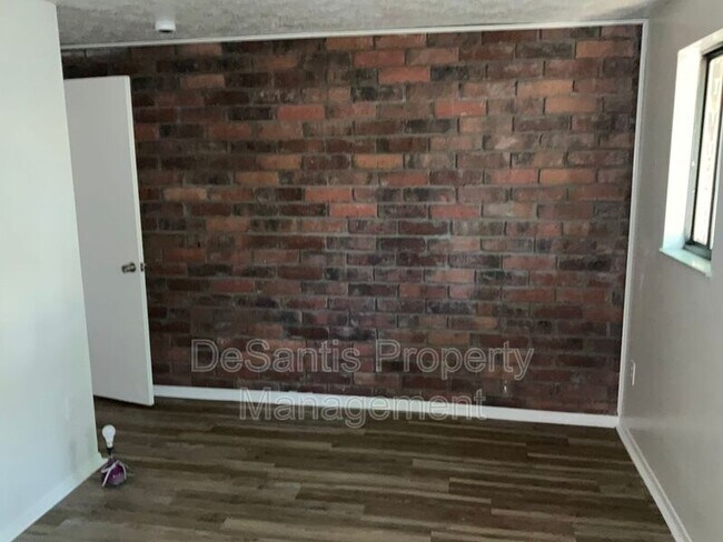 Building Photo - 446 Crosby Drive