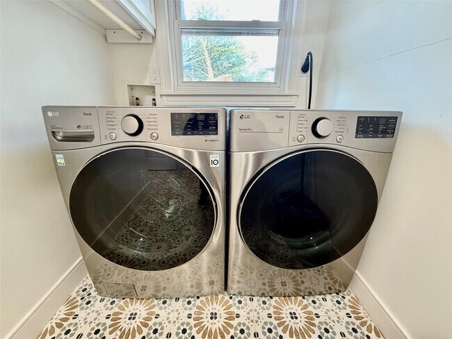 Building Photo - 3834 Linklea Dr