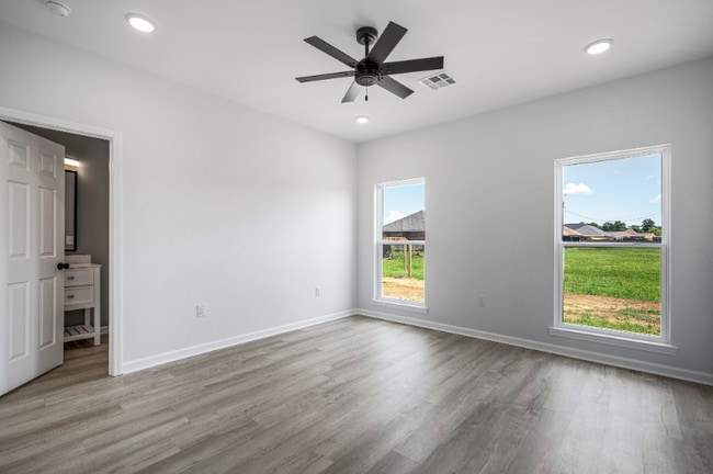 Building Photo - 208 Jax Sq